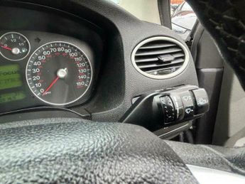Ford Focus 1.6 Zetec Climate 5dr