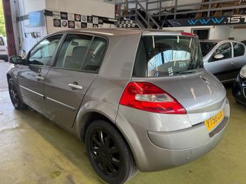Renault Megane DYNAMIQUE VVT 111