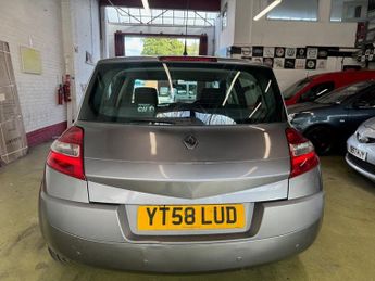 Renault Megane DYNAMIQUE VVT 111