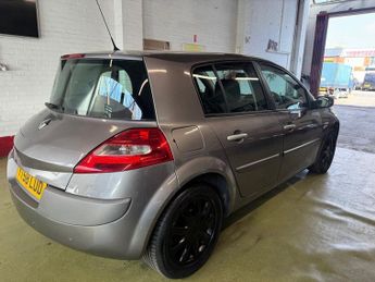Renault Megane DYNAMIQUE VVT 111