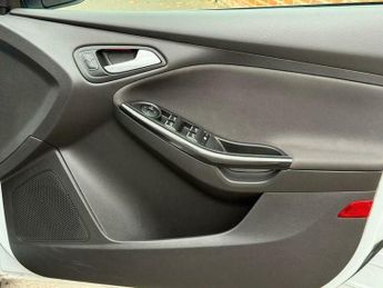 Ford Focus 1.6 Titanium Hatchback 5dr Petrol Powershift Euro 6 (125 ps)