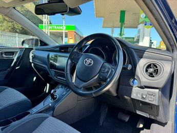 Toyota Auris 1.8 VVT-h Design CVT Euro 6 (s/s) 5dr