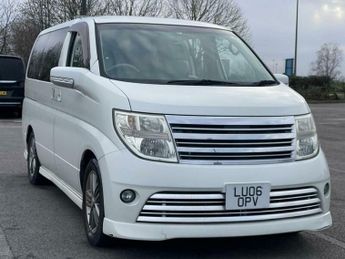 Nissan Elgrand 2.5 AUTO PETROL 8 SEATER FRESH IMPORT
