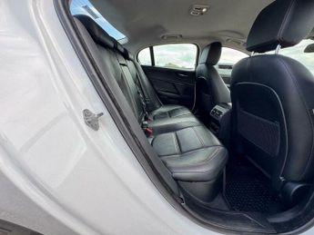 Jaguar XE 2.0d Prestige Auto Euro 6 (s/s) 4dr