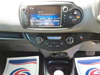 Toyota Yaris VVT-I ICON HYBRID