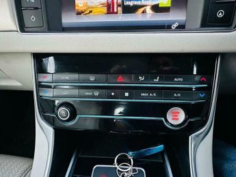 Jaguar XF 2.0d Prestige Auto Euro 6 (s/s) 4dr