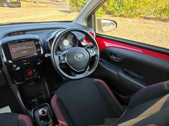 Toyota AYGO 1.0 VVT-i x-cite 4 Red Bi-Tone x-shift Euro 6 5dr