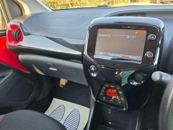 Toyota AYGO 1.0 VVT-i x-cite 4 Red Bi-Tone x-shift Euro 6 5dr