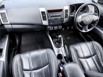 Mitsubishi Outlander DI-D JURO
