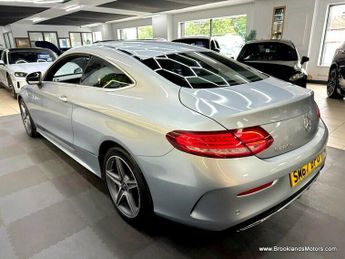 Mercedes C Class C 220 D AMG LINE [8X SERVICES, SAT NAV, LEATHER, HEATED SEATS & 
