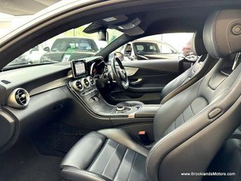Mercedes C Class C 220 D AMG LINE [8X SERVICES, SAT NAV, LEATHER, HEATED SEATS & 