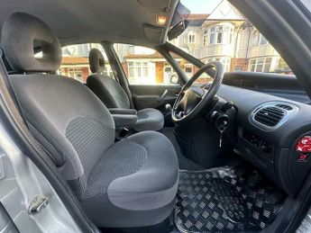 Citroen Xsara Picasso 1.6i 16V Desire 5dr