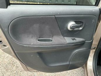 Nissan Note 1.6 16V n-tec Auto Euro 5 5dr