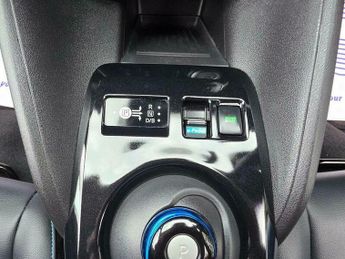 Nissan Leaf 39kWh N-Connecta Auto 5dr