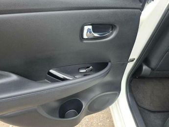 Nissan Leaf 39kWh N-Connecta Auto 5dr