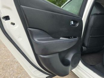 Nissan Leaf 39kWh N-Connecta Auto 5dr