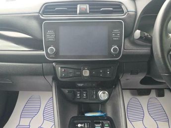 Nissan Leaf 39kWh N-Connecta Auto 5dr