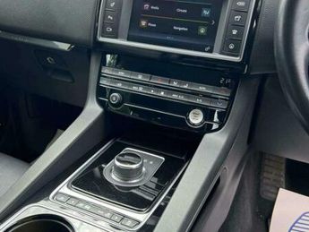 Jaguar F-Pace 2.0 D180 Prestige Auto AWD Euro 6 (s/s) 5dr