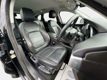 Jaguar F-Pace 2.0 D180 Prestige Auto AWD Euro 6 (s/s) 5dr