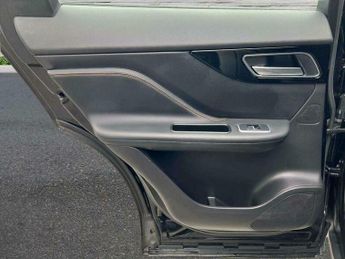 Jaguar F-Pace 2.0 D180 Prestige Auto AWD Euro 6 (s/s) 5dr