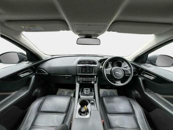 Jaguar F-Pace 2.0 D180 Prestige Auto AWD Euro 6 (s/s) 5dr