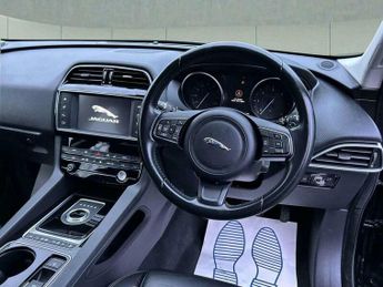 Jaguar F-Pace 2.0 D180 Prestige Auto AWD Euro 6 (s/s) 5dr
