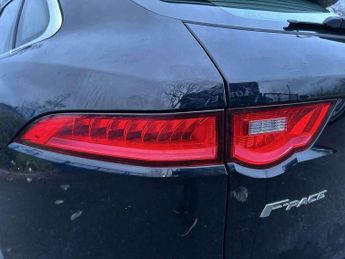 Jaguar F-Pace 2.0 D180 Prestige Auto AWD Euro 6 (s/s) 5dr