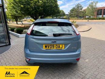 Ford Focus 1.6 Zetec Hatchback 5dr Petrol Automatic (184 g/km, 99 bhp)