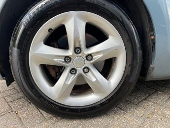 Ford Focus 1.6 Zetec Hatchback 5dr Petrol Automatic (184 g/km, 99 bhp)