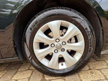 Vauxhall Astra 1.6 16v Design Hatchback 5dr Petrol Auto Euro 5 (115 ps)