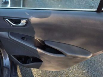 Hyundai Ioniq 1.6 h-GDi 8.9kWh Premium DCT Euro 6 (s/s) 5dr