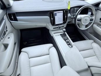 Volvo V90 D4 MOMENTUM
