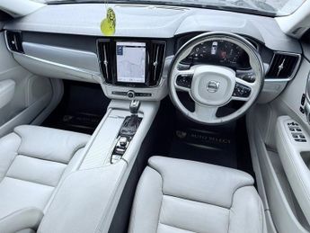 Volvo V90 D4 MOMENTUM