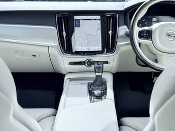 Volvo V90 D4 MOMENTUM