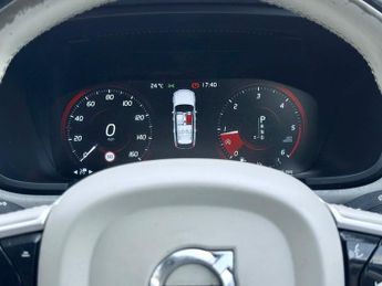 Volvo V90 D4 MOMENTUM