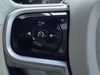 Volvo V90 D4 MOMENTUM