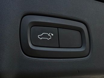 Volvo V90 D4 MOMENTUM