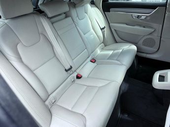 Volvo V90 D4 MOMENTUM