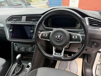 Volkswagen Tiguan R-LINE TECH TSI 4MOTION DSG