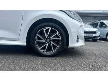 Toyota Yaris 1.5 Hybrid Design 5dr CVT [Nav] Hybrid Hatchback