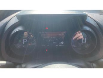 Toyota Yaris 1.5 Hybrid Design 5dr CVT Hybrid Hatchback