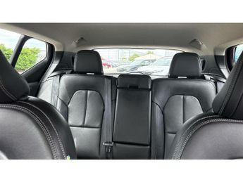 Volvo XC40 2.0 T4 Momentum Pro 5dr AWD Geartronic Petrol Estate