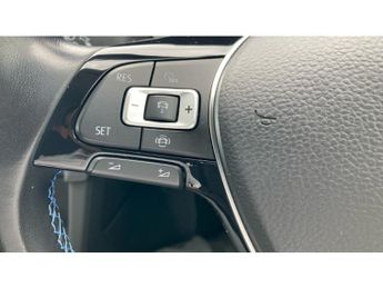 Volkswagen Golf 99kW e-Golf 35kWh 5dr Auto Electric Hatchback