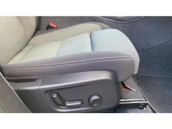 Volvo XC40 2.0 B4P Plus Dark 5dr Auto Petrol Estate
