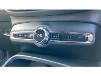 Volvo XC40 2.0 B4P Plus Dark 5dr Auto Petrol Estate