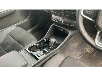 Volvo XC40 2.0 B4P Ultimate Dark 5dr Auto Petrol Estate