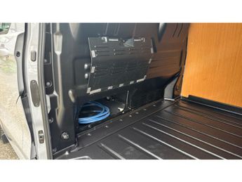 Ford Transit Custom E-320 L1 Rwd 100kW 65kWh H1 Van Limited Auto