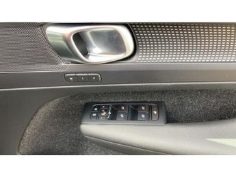 Volvo XC40 2.0 T5 R DESIGN Pro 5dr AWD Geartronic Petrol Estate