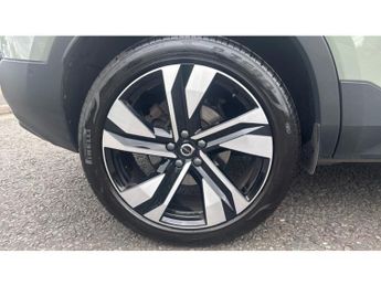 Volvo XC40 2.0 B4P Ultimate Dark 5dr Auto Petrol Estate