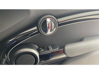MINI Hatchback 1.5 Cooper Classic 3dr Auto [Comfort/Nav Pack] Petrol Hatchback